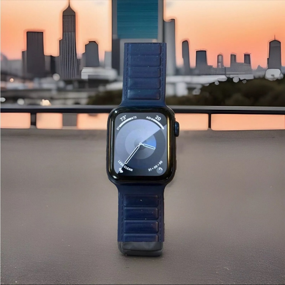 Apple Watch Series 6 - Picture 1 of 12